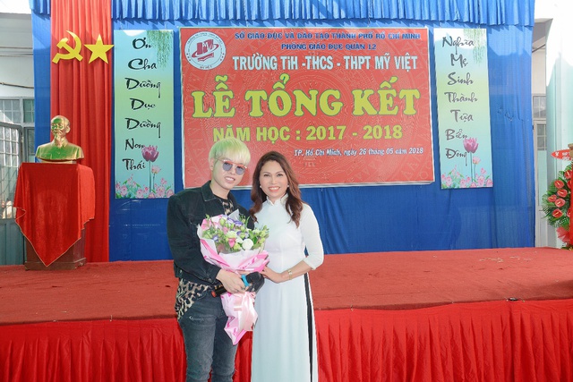 Đức Phúc đóng vai học sinh cá biệt dự lễ tổng kết năm học trường Mỹ Việt - Ảnh 7.